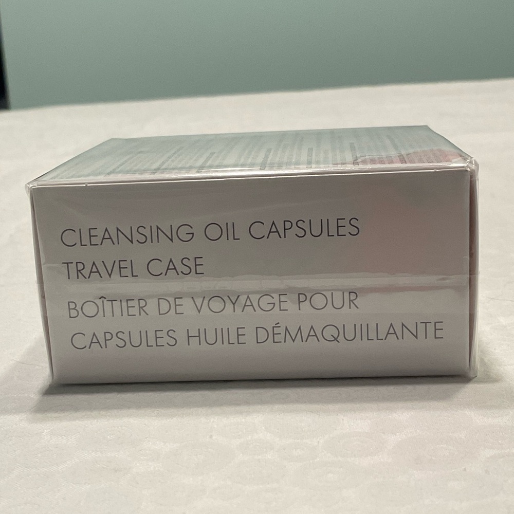 Eve Lom Cleansing Oil Capsules - Picture 4 of 5